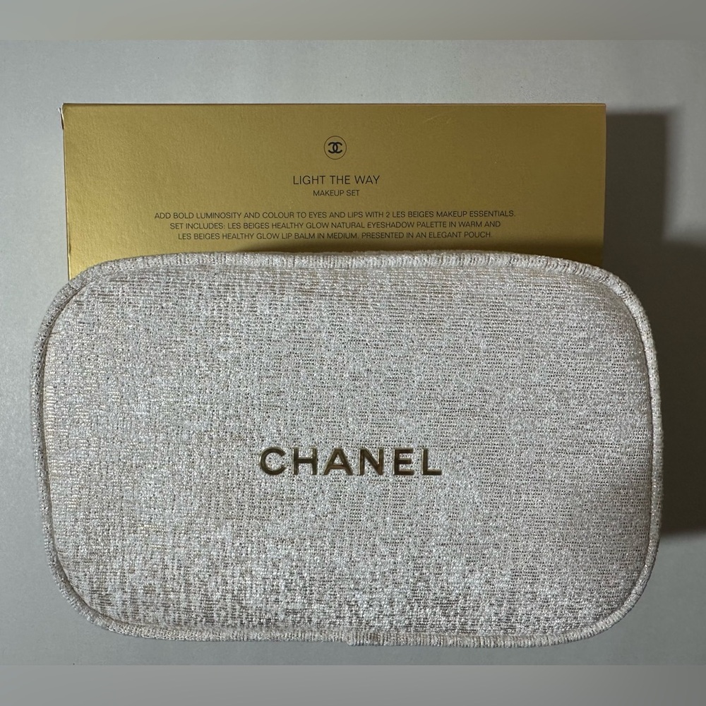 CHANEL Holiday Makeup Bag 2023 Limited Edition - Picture 3 of 7